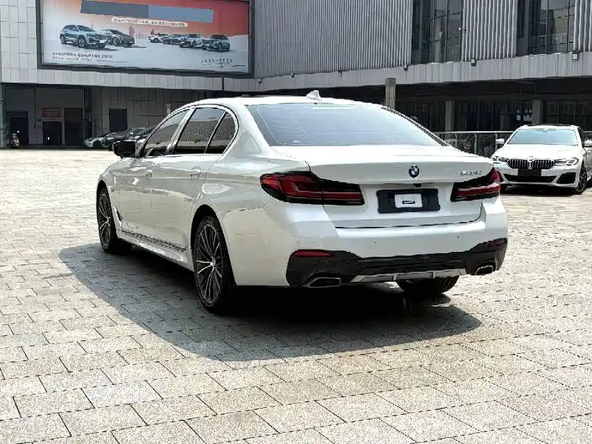 BMW 5 Series — миниатюра 9