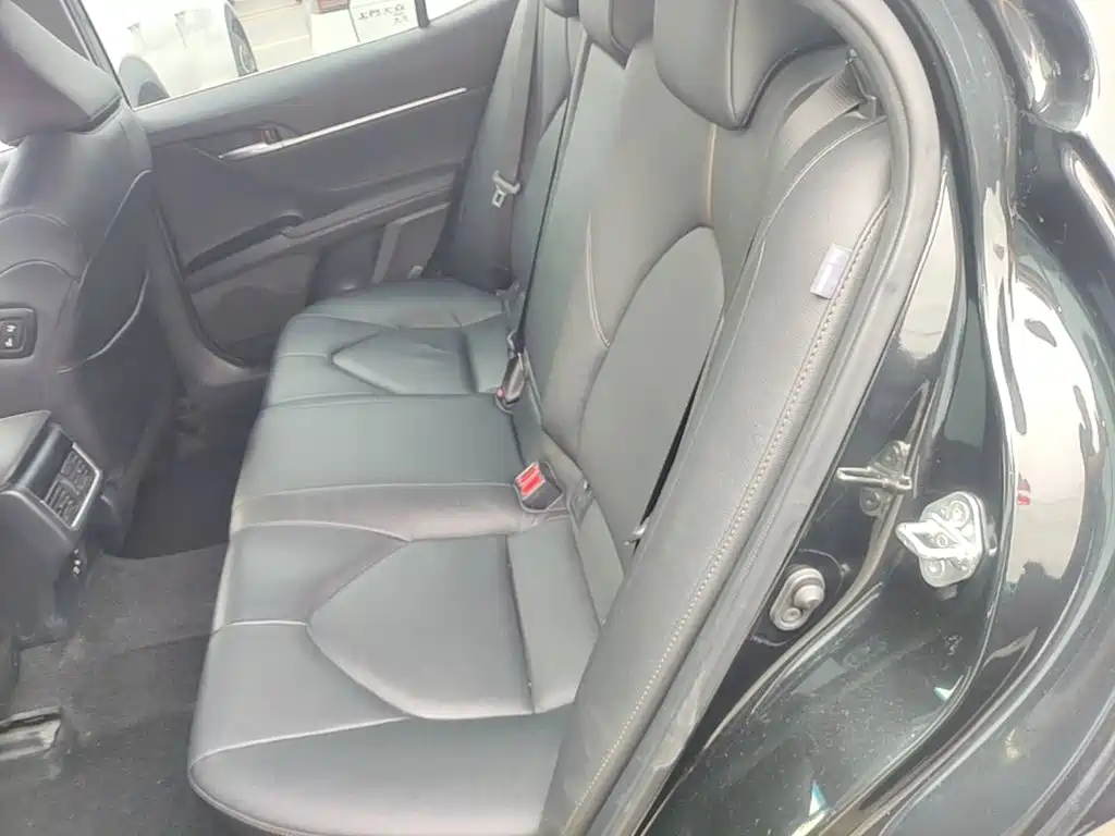 Toyota Camry — миниатюра 17
