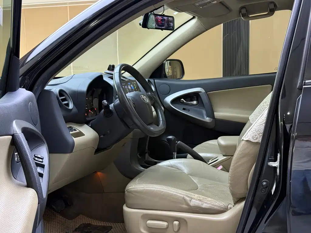 Toyota RAV4 — миниатюра 12