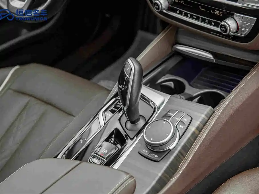 BMW 5 Series — миниатюра 19