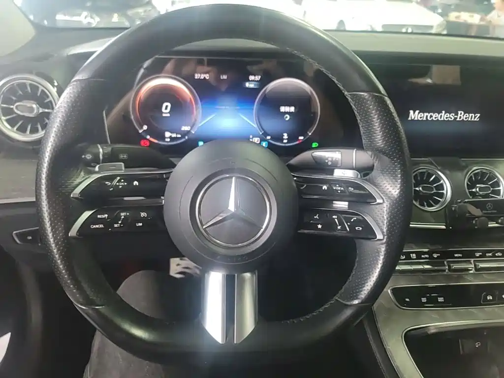 Mercedes-Benz E-Class — миниатюра 11