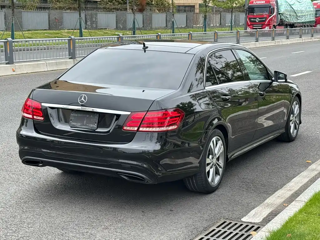 Mercedes-Benz E-Class — миниатюра 16