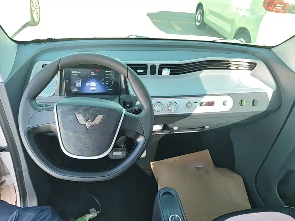 Wuling MINIEV — миниатюра 10