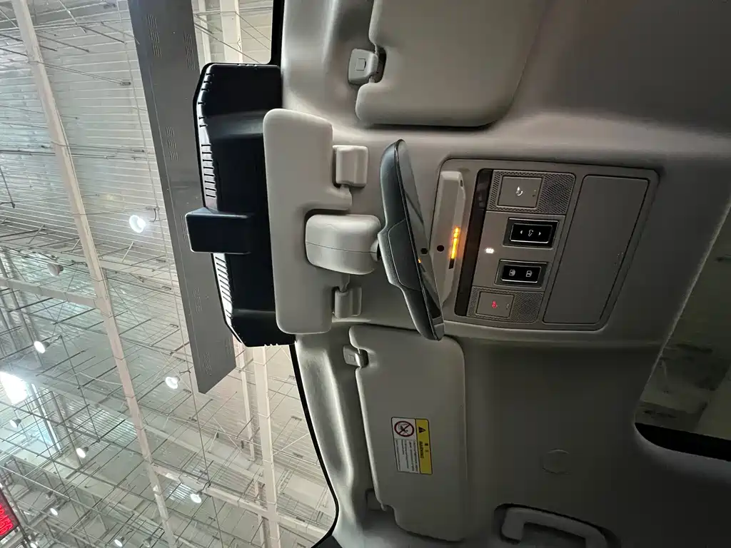 Land Rover Defender — миниатюра 12
