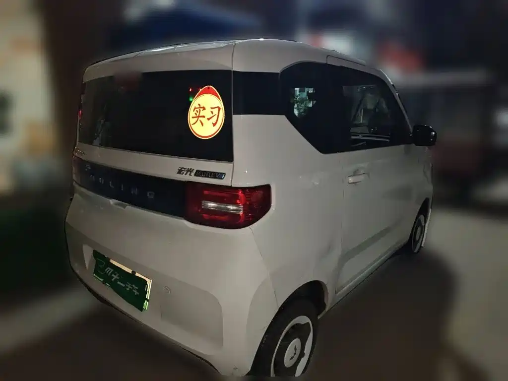 Wuling MINIEV — миниатюра 4