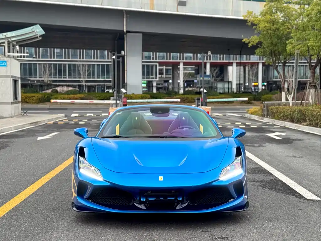 FERRARI F8