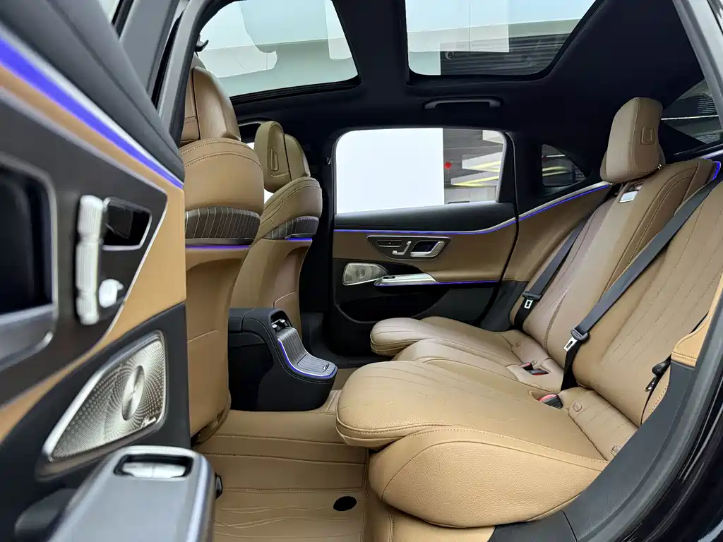 Mercedes-Benz E-Class — миниатюра 6
