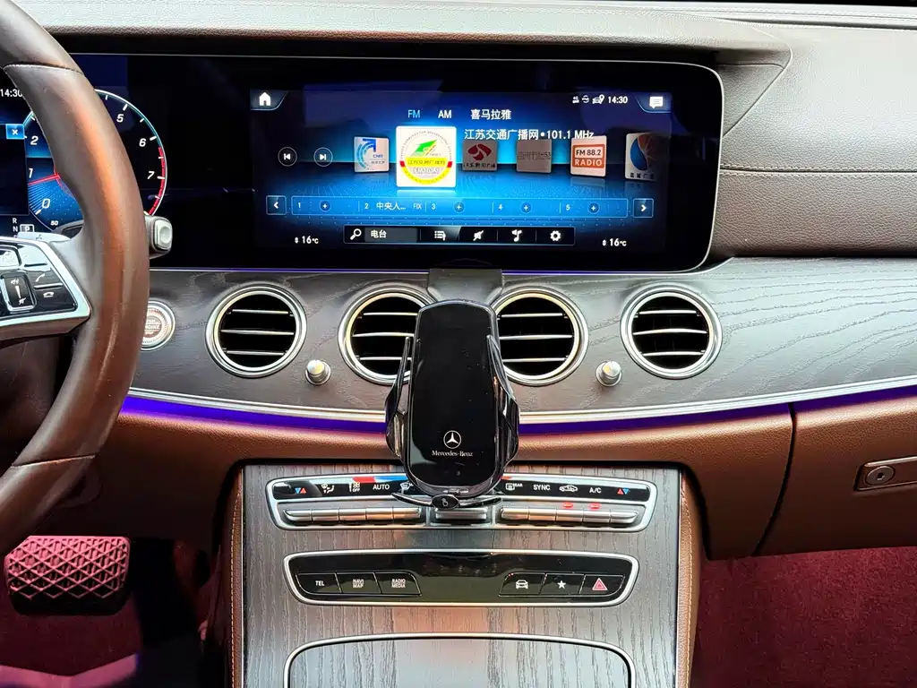 Mercedes-Benz E-Class — миниатюра 11