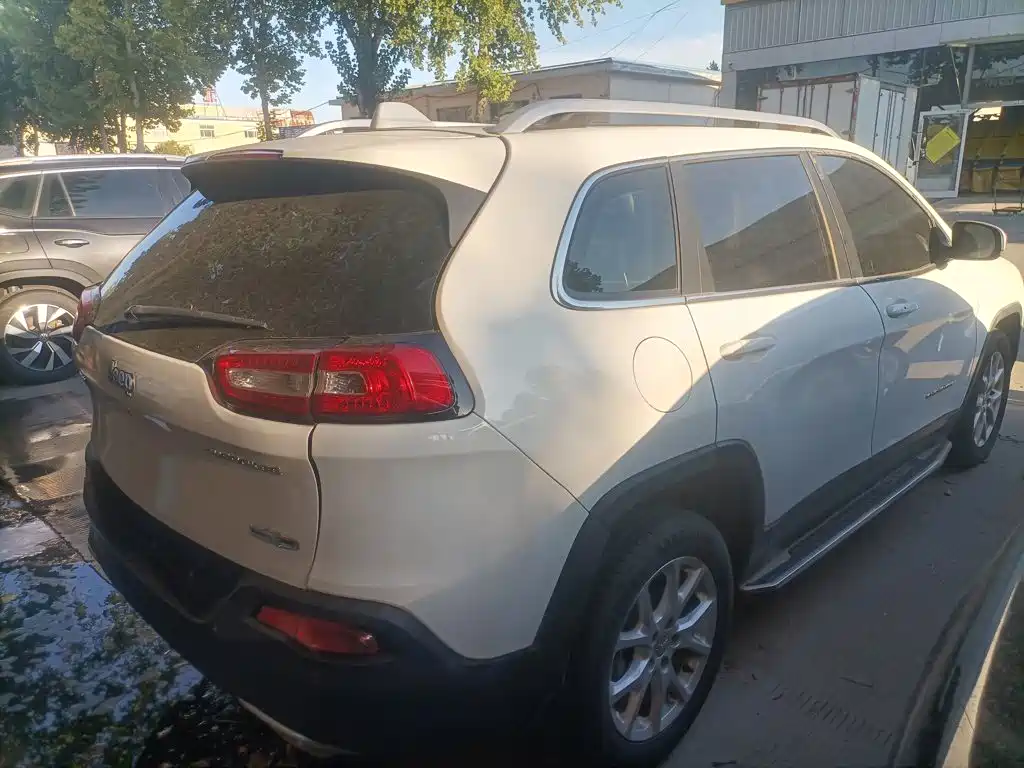 Jeep Cherokee — миниатюра 7