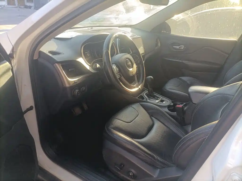 Jeep Cherokee — миниатюра 15