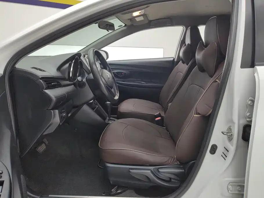Toyota Yaris L — миниатюра 9