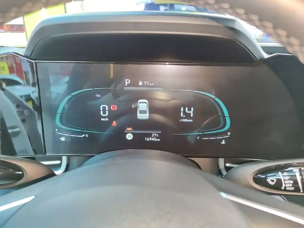 Hyundai Elantra — миниатюра 12