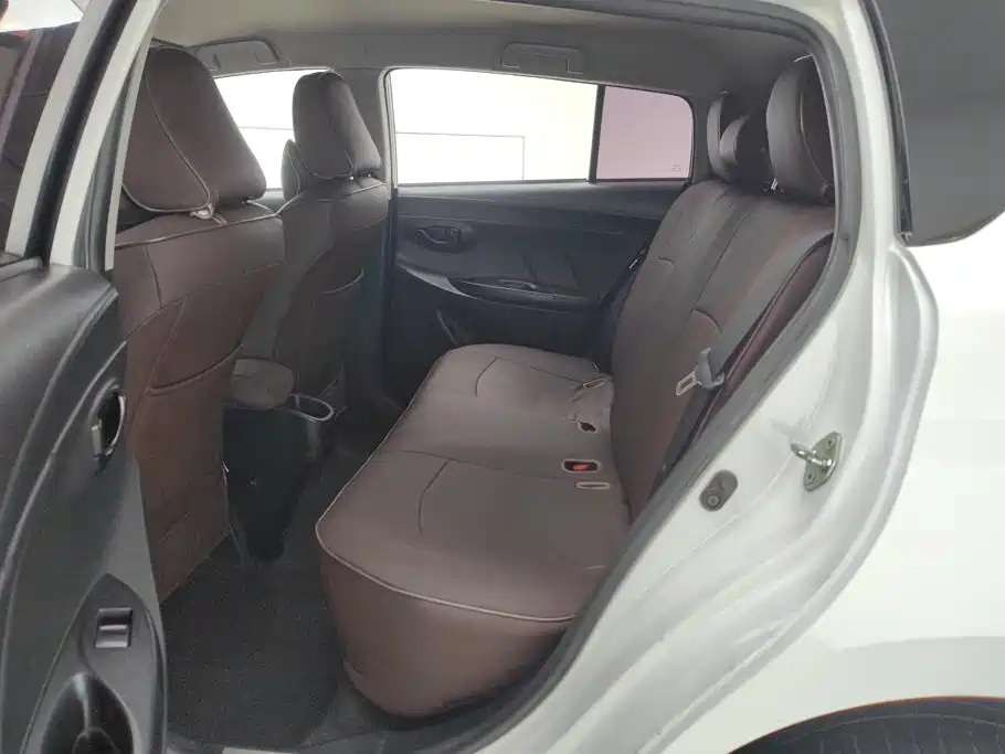 Toyota Yaris L — миниатюра 11