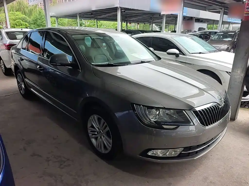 Skoda Superb — миниатюра 4