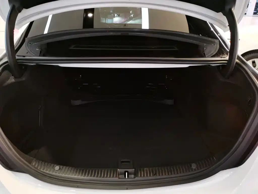 Mercedes-Benz C-Class — миниатюра 13