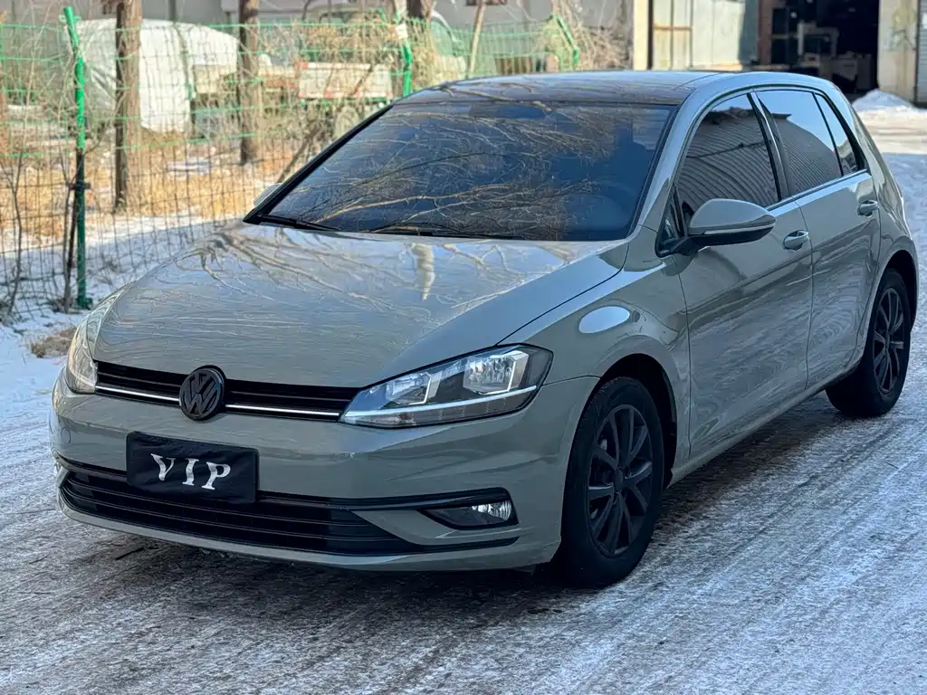 VOLKSWAGEN GOLF