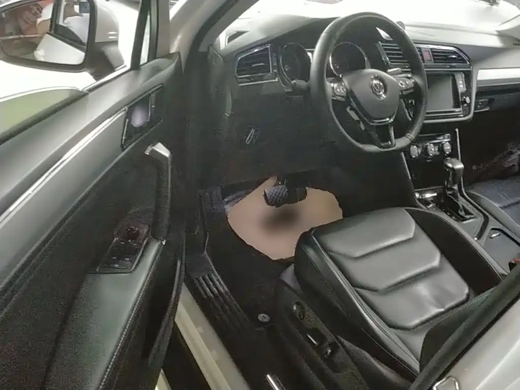 Volkswagen Tiguan L — миниатюра 16