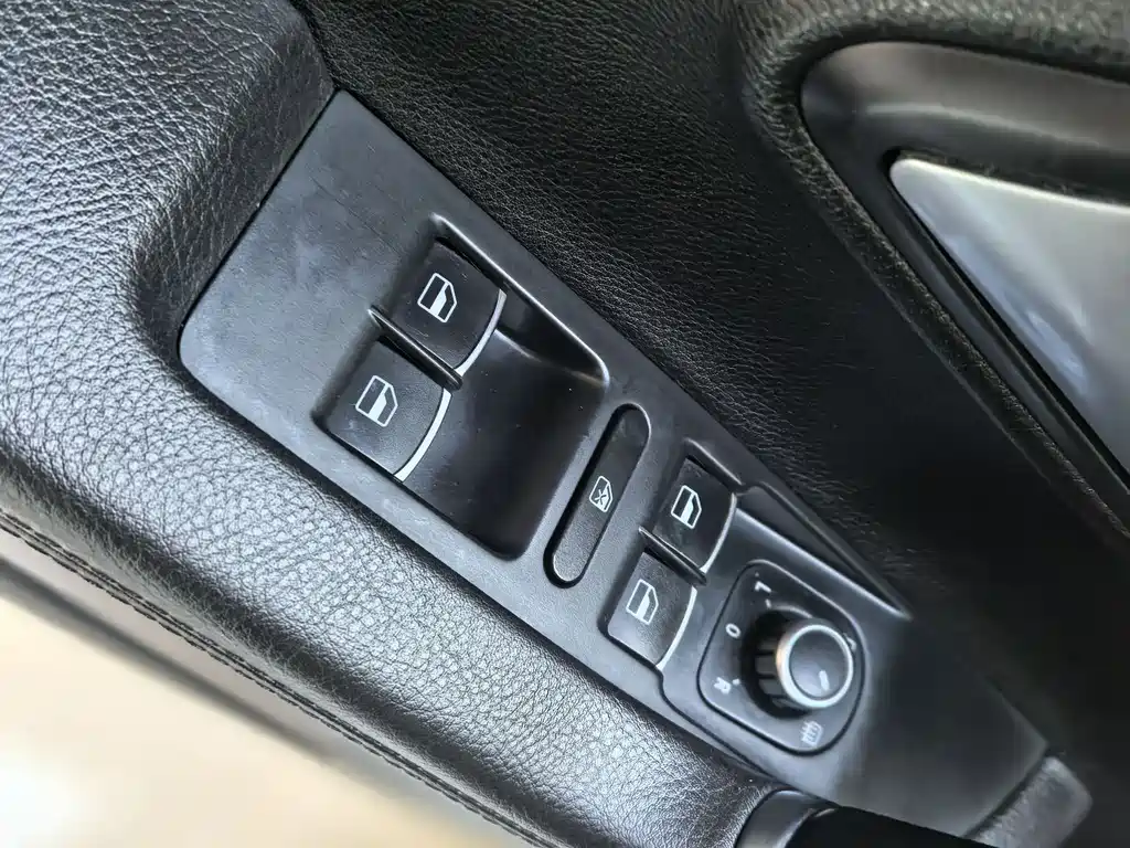 Volkswagen FAW - Passat CC CC 2016 1.8TSI Luxury