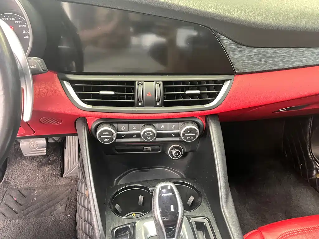 Alfa Romeo Giulia — миниатюра 7