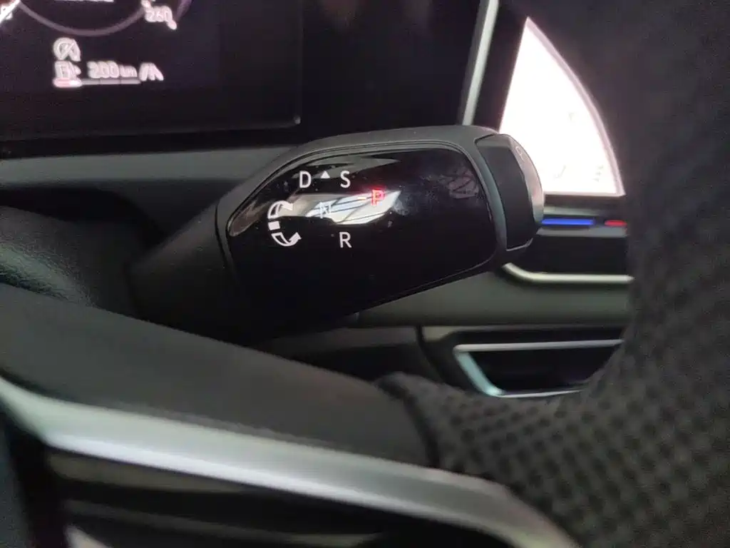 Volkswagen Tiguan L — миниатюра 19