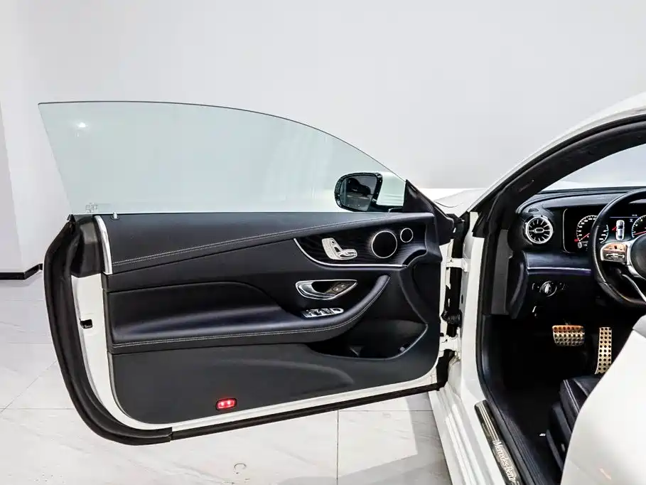 Mercedes-Benz E-Class (Import) — миниатюра 7