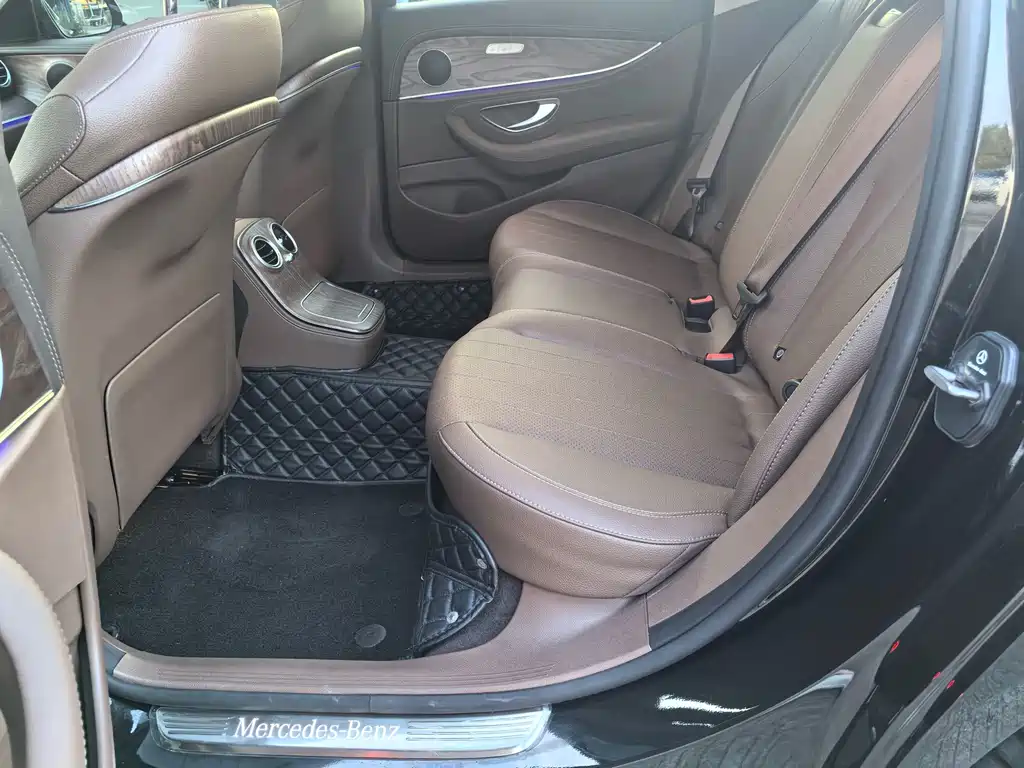 Mercedes-Benz E-Class — миниатюра 12