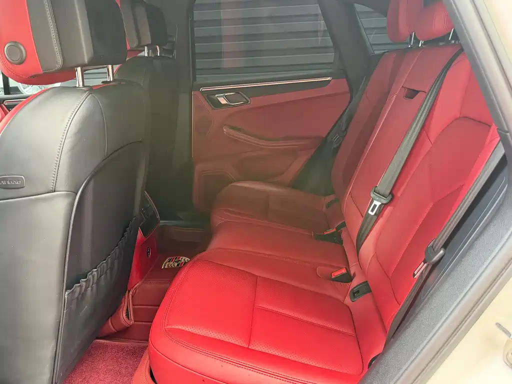 Porsche Macan — миниатюра 11