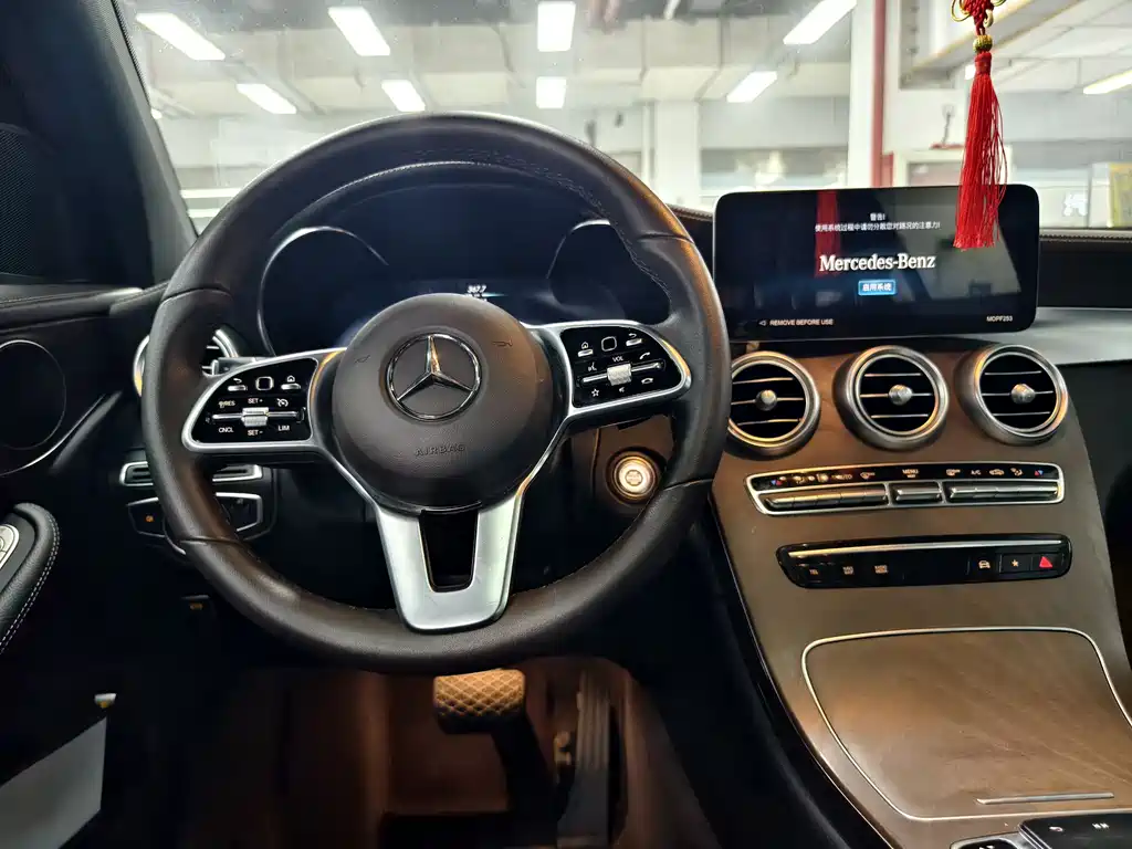 MERCEDES-BENZ GLC