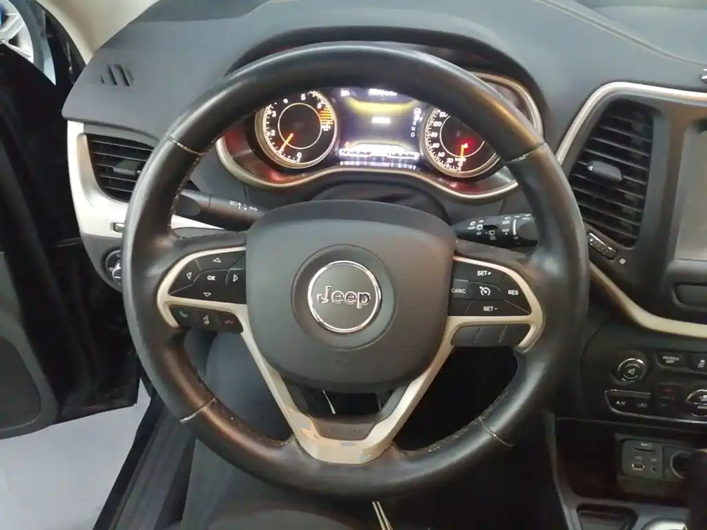 Jeep Cherokee — миниатюра 11