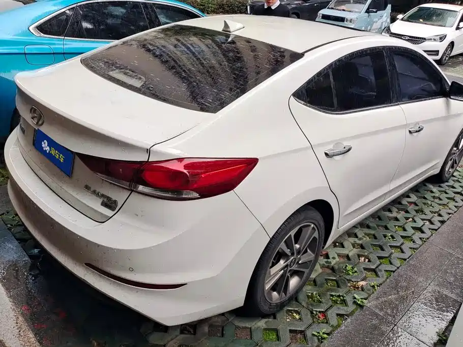 Hyundai Elantra — миниатюра 3