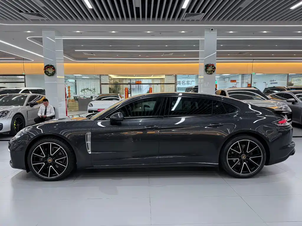 PORSCHE PANAMERA