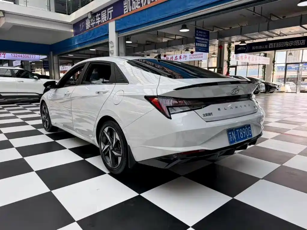 Hyundai Elantra — миниатюра 9