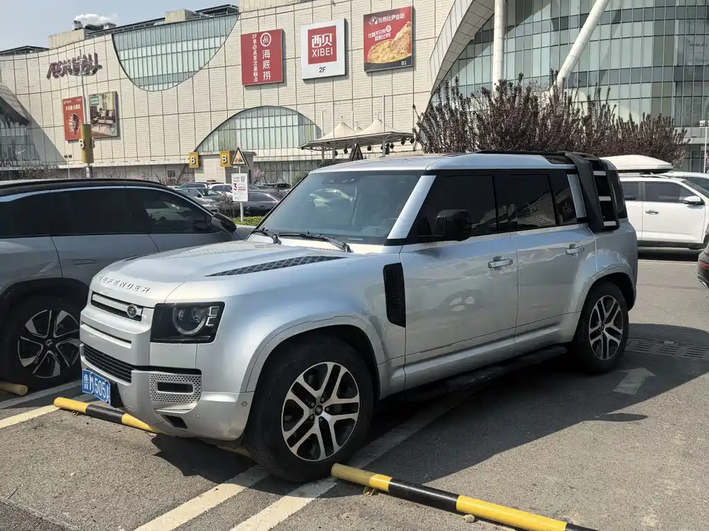 Land Rover Defender 2023