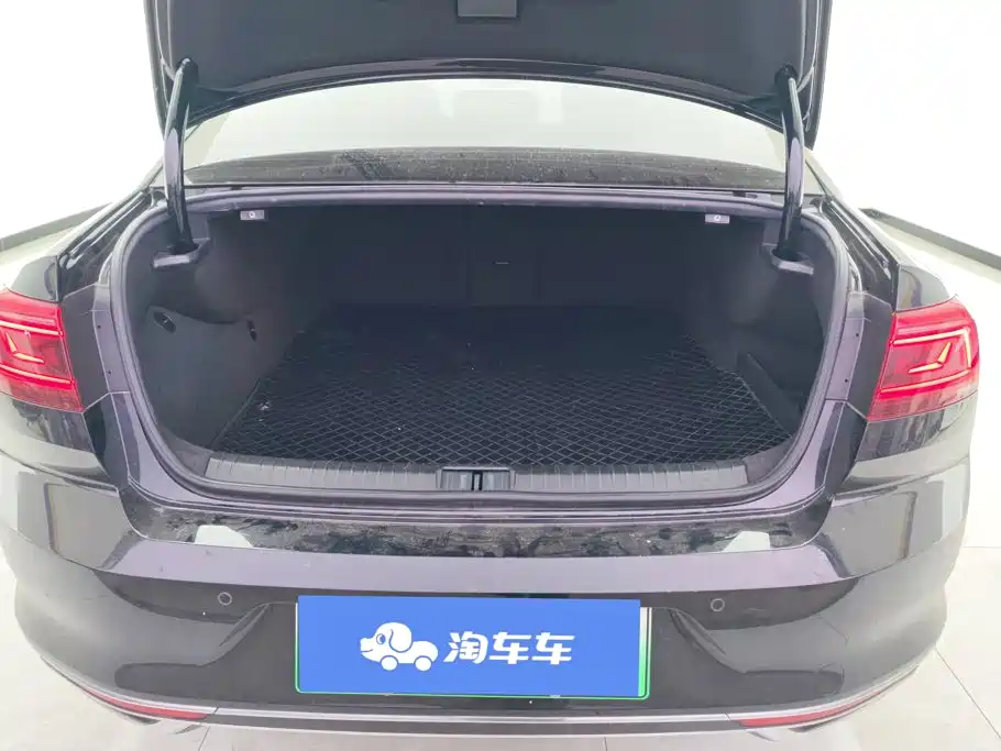 Volkswagen Magotan PHEV — миниатюра 4