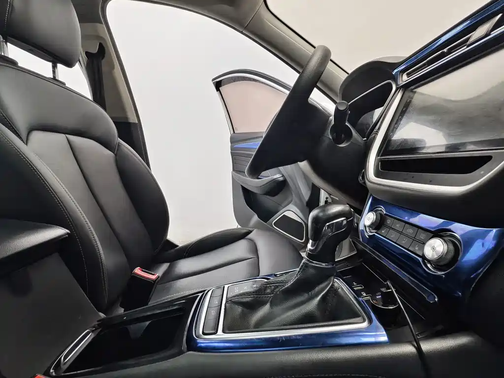 Roewe RX3 — миниатюра 15