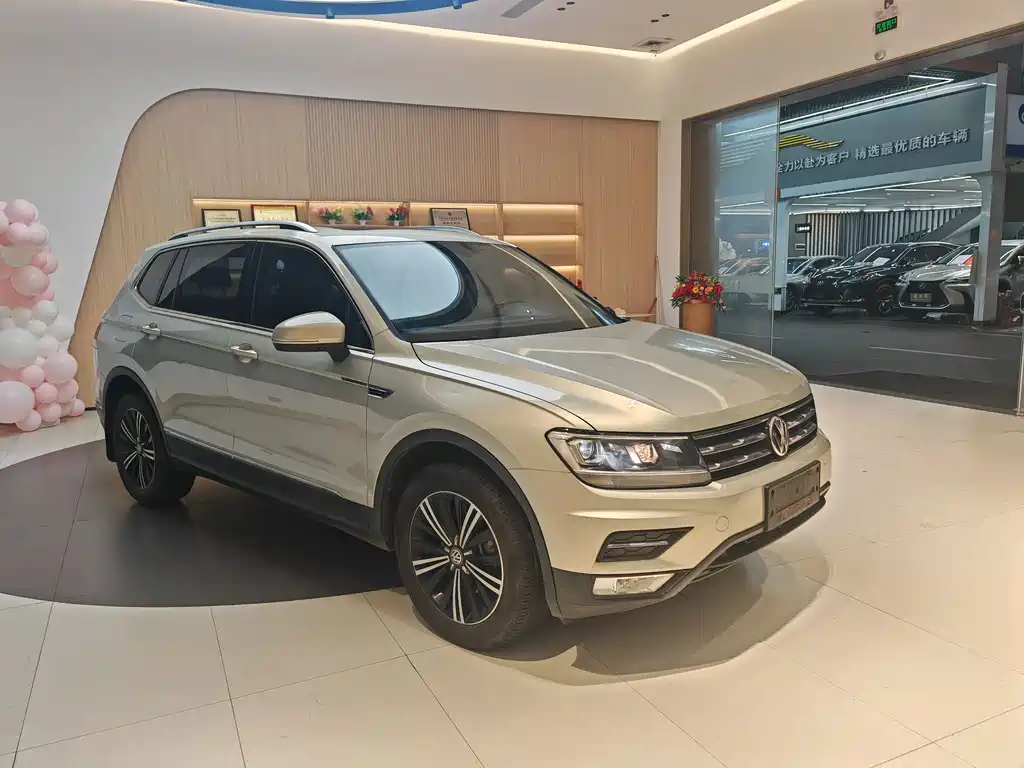 Volkswagen Tiguan L L 2020 330TSI AT Comfort VI