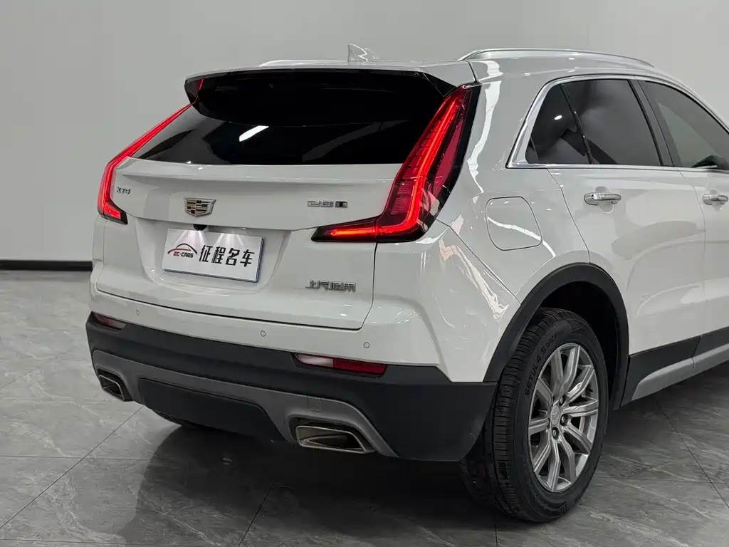 CADILLAC XT4