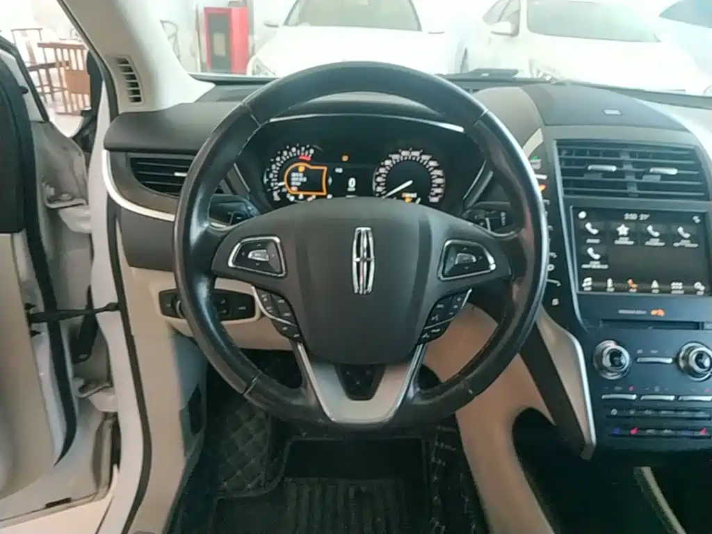 Lincoln MKC — миниатюра 11