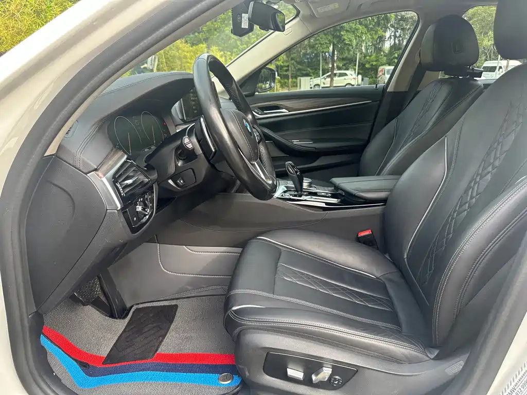 BMW 5 Series — миниатюра 8