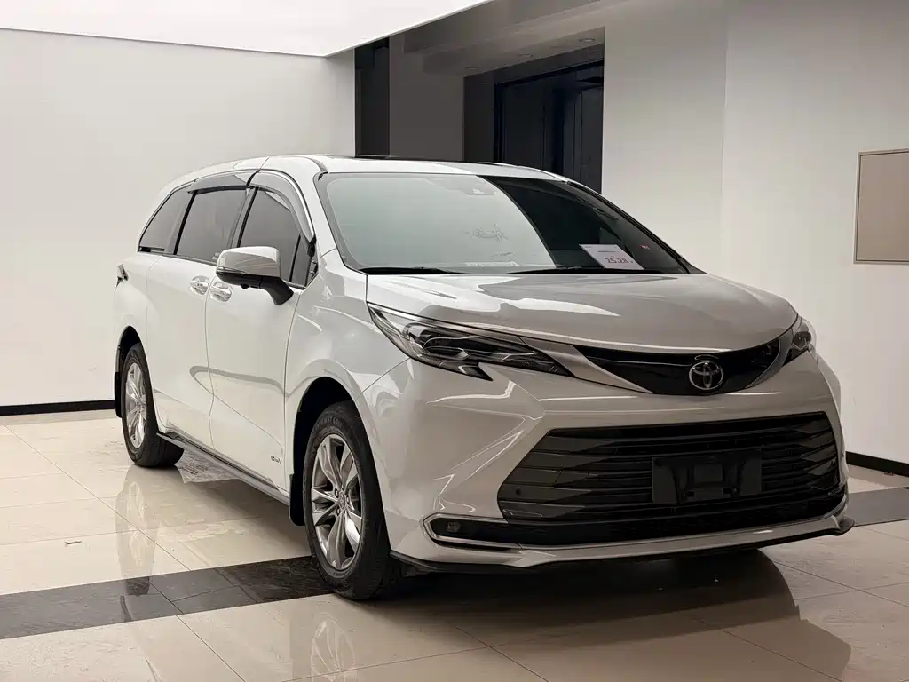 Toyota Sienna — миниатюра 3