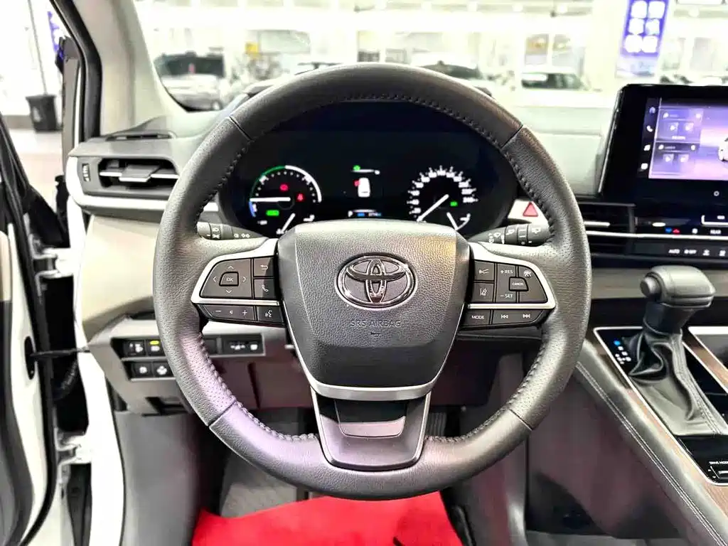 Toyota Sienna — миниатюра 14