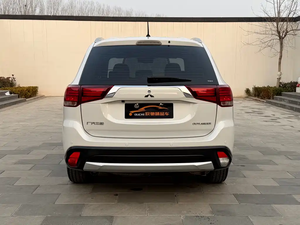 MITSUBISHI OUTLANDER