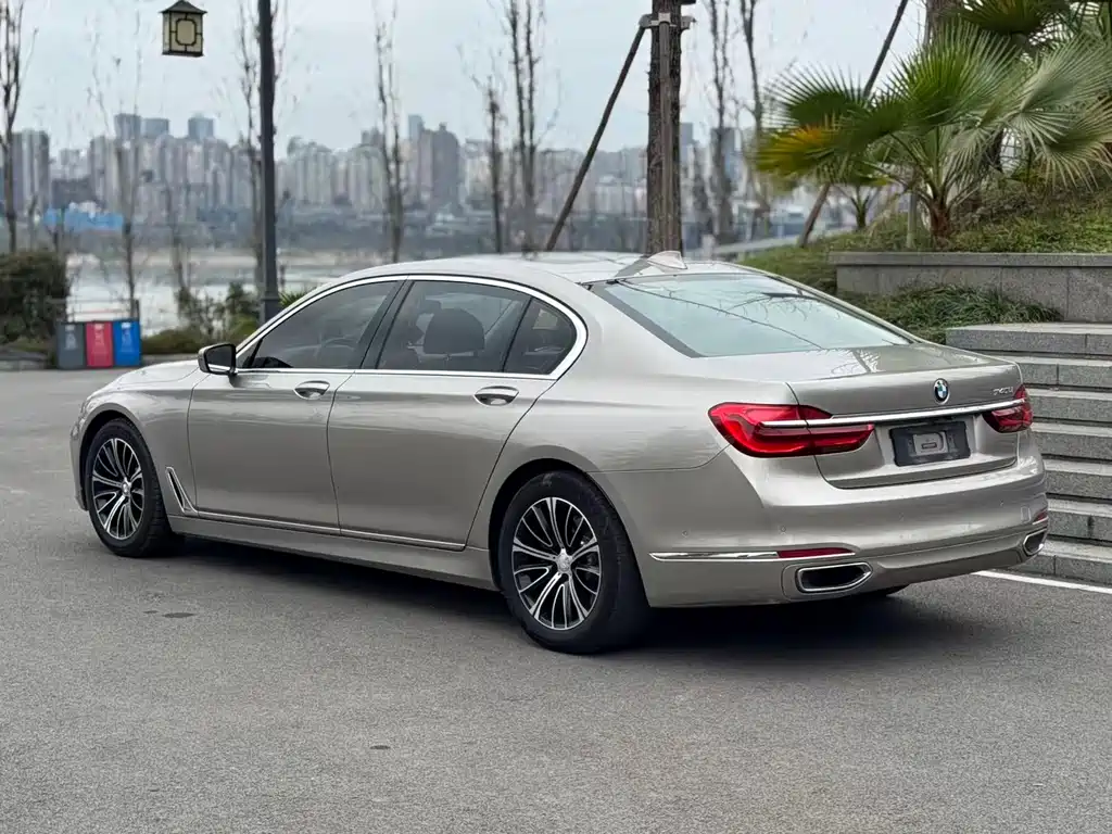 BMW 7 SERIES
