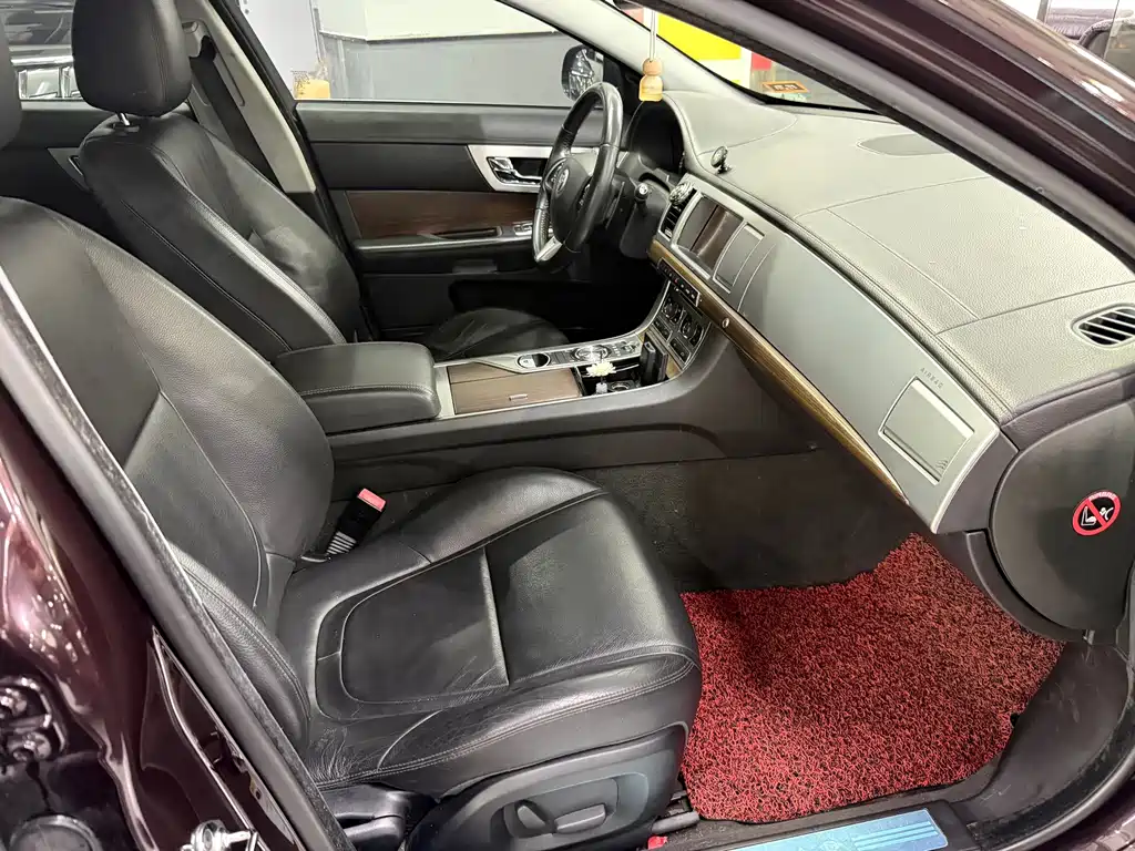 Jaguar XF — миниатюра 10