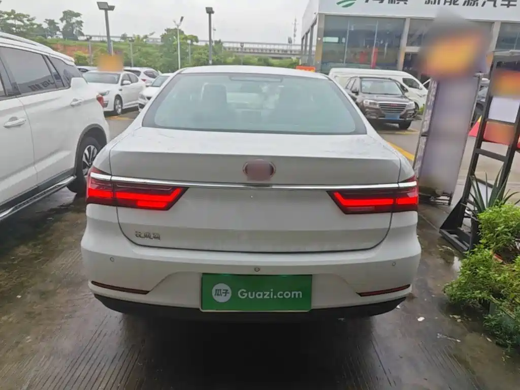 BYD Qin — миниатюра 6