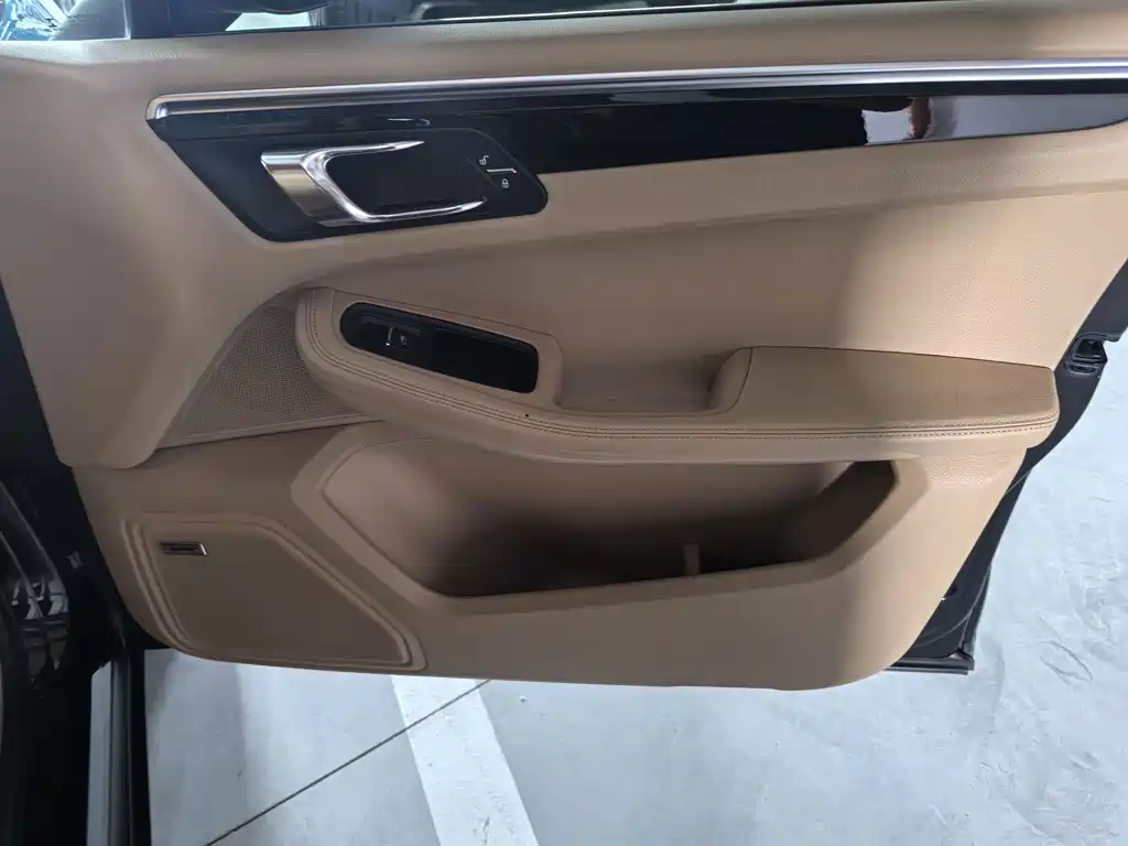 Porsche Macan — миниатюра 16