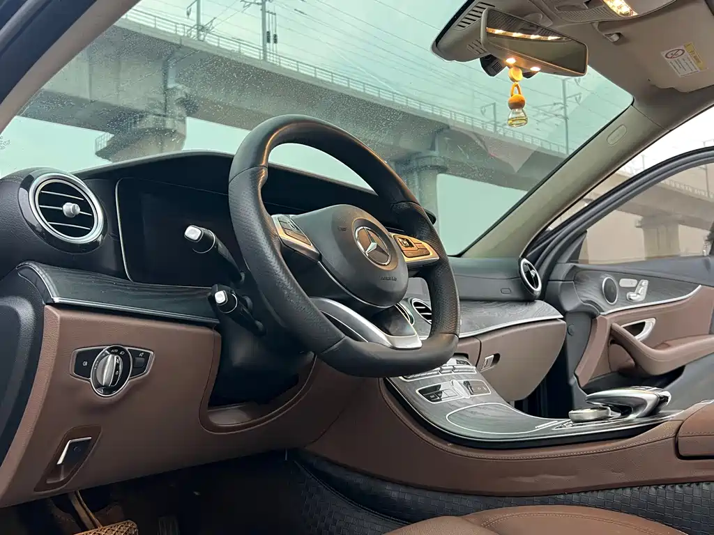 Mercedes-Benz E-Class — миниатюра 15
