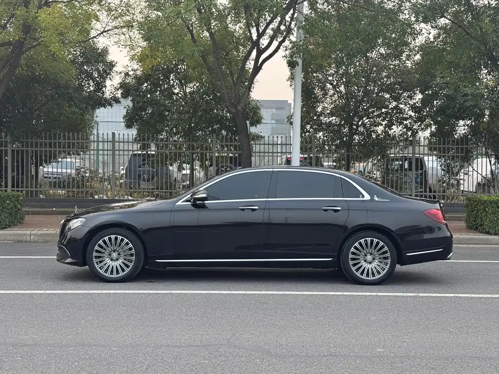 Mercedes-Benz E-Class — миниатюра 7