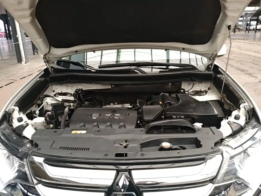 Mitsubishi Outlander — миниатюра 20