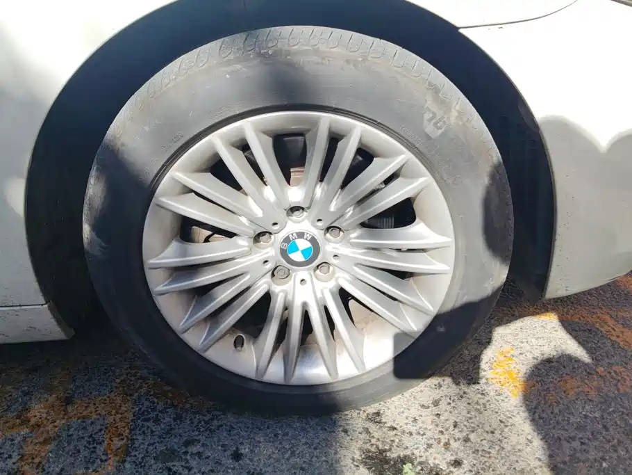BMW 5 Series — миниатюра 6